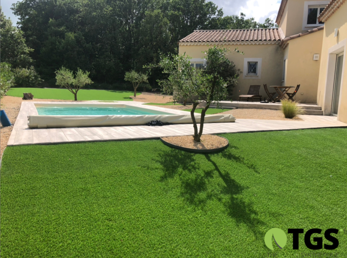 gazon synthetique tour de piscine